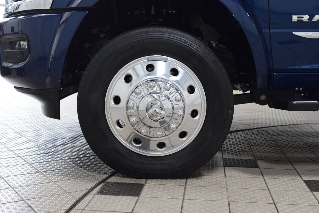Used 2024 RAM 5500 4x4 Crew Cab image 16