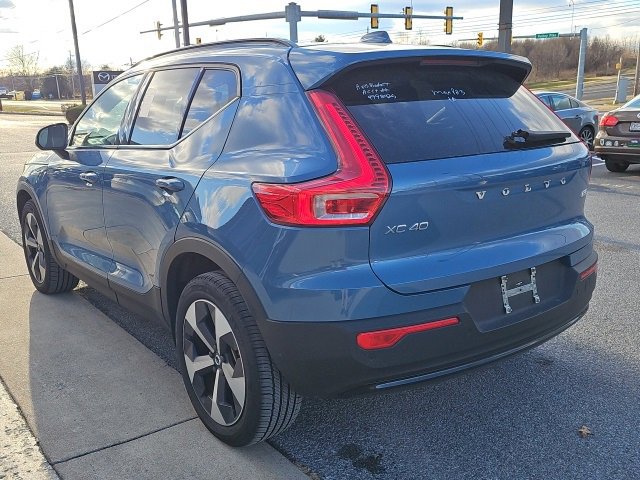 Used 2025 Volvo XC40 B5 Plus image 4