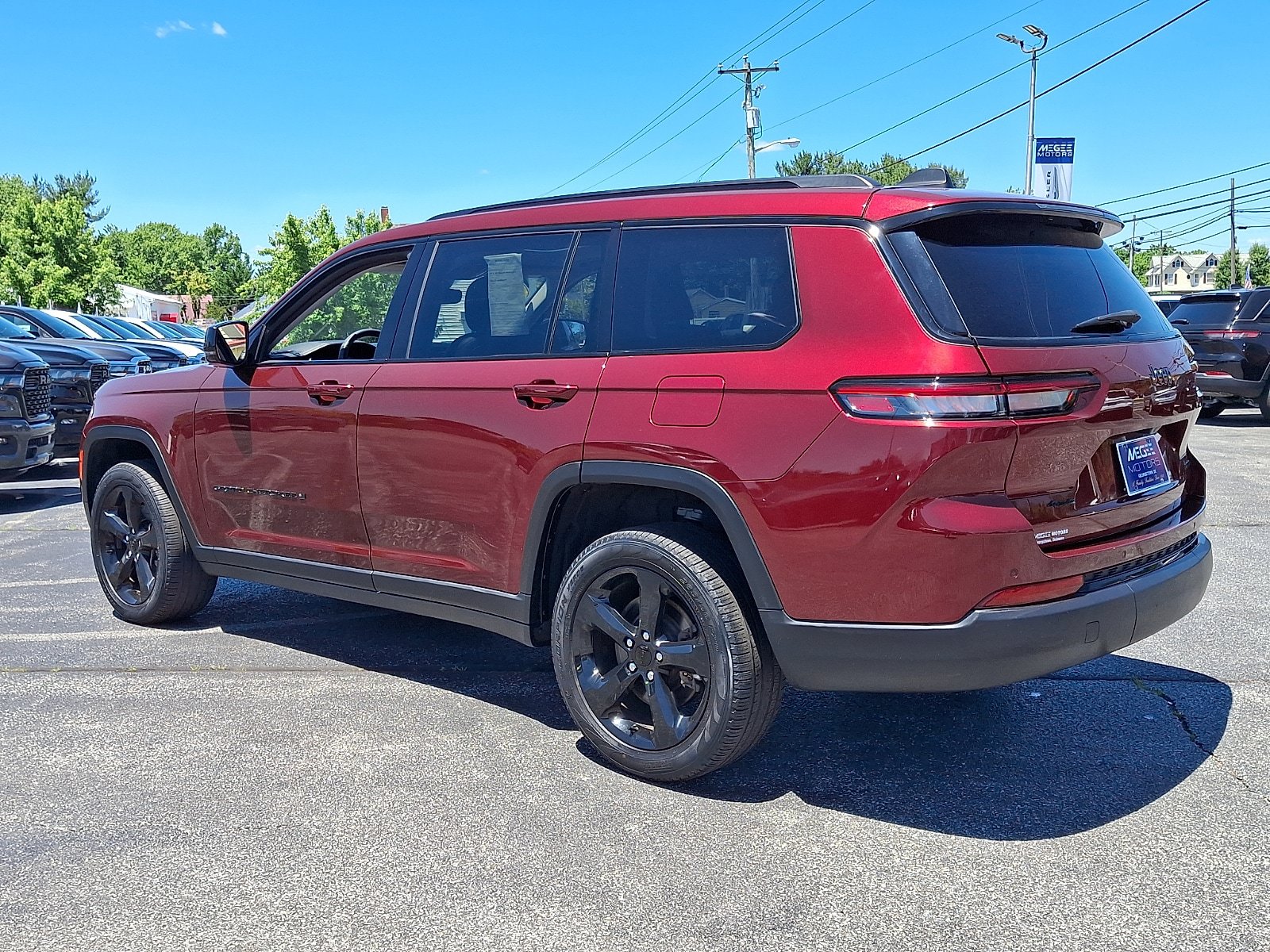 Certified 2023 Jeep Grand Cherokee L Limited w/ Black Appearance Package AWD/4WD image 4