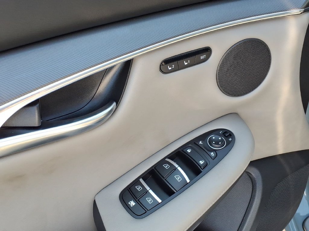 Used 2023 INFINITI QX50 Luxe AWD/4WD image 4
