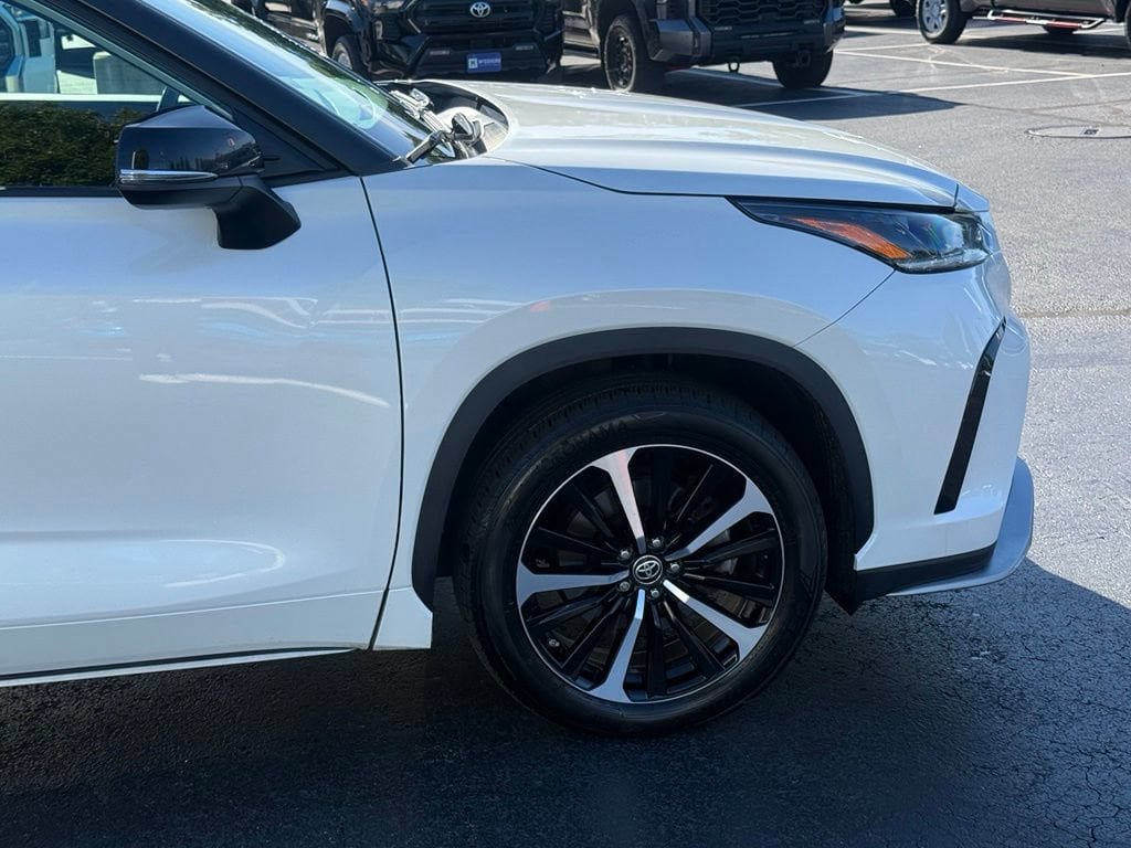 Used 2021 Toyota Highlander XSE AWD/4WD image 10