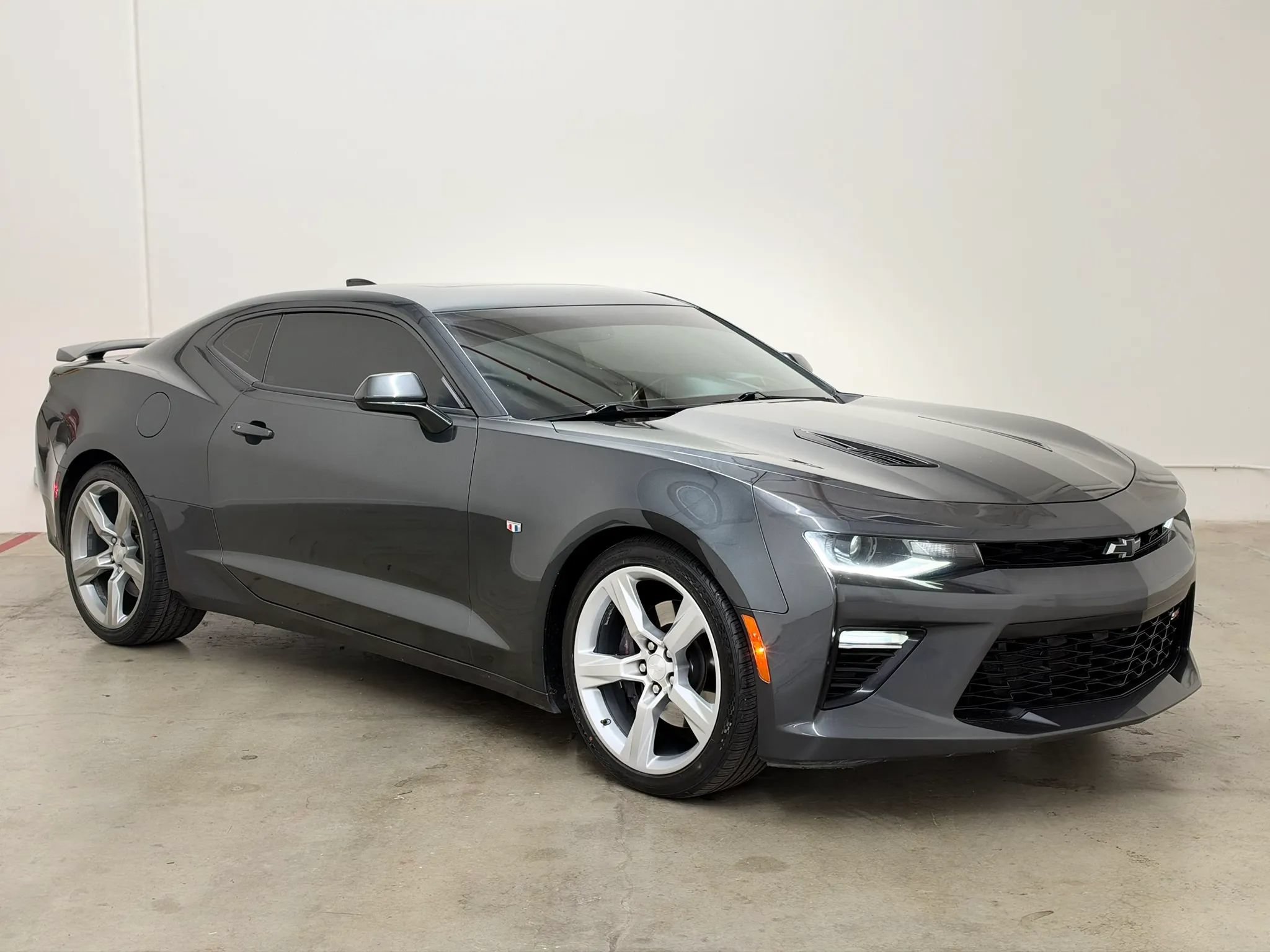 Used 2016 Chevrolet Camaro SS RWD image 3
