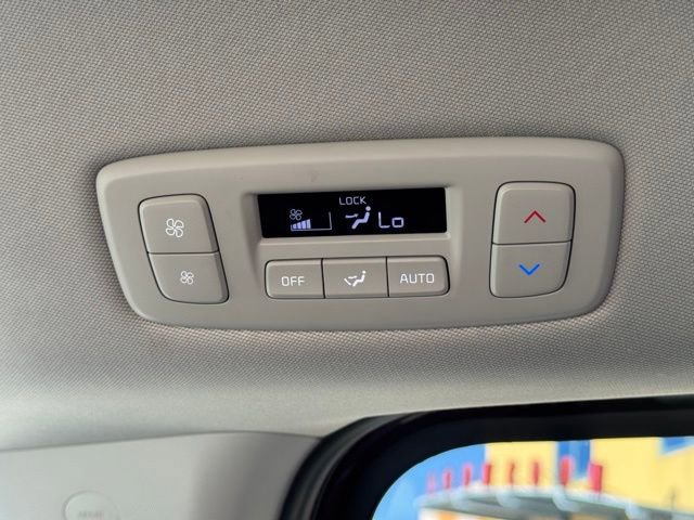 Used 2025 Kia Carnival FWD image 15