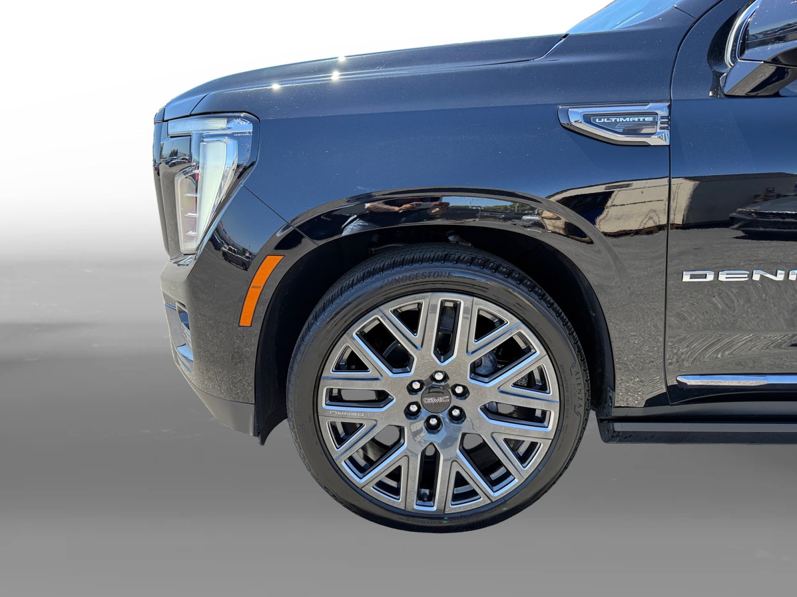 New 2025 GMC Yukon Denali Ultimate w/ LPO, Illumination Package AWD/4WD image 9