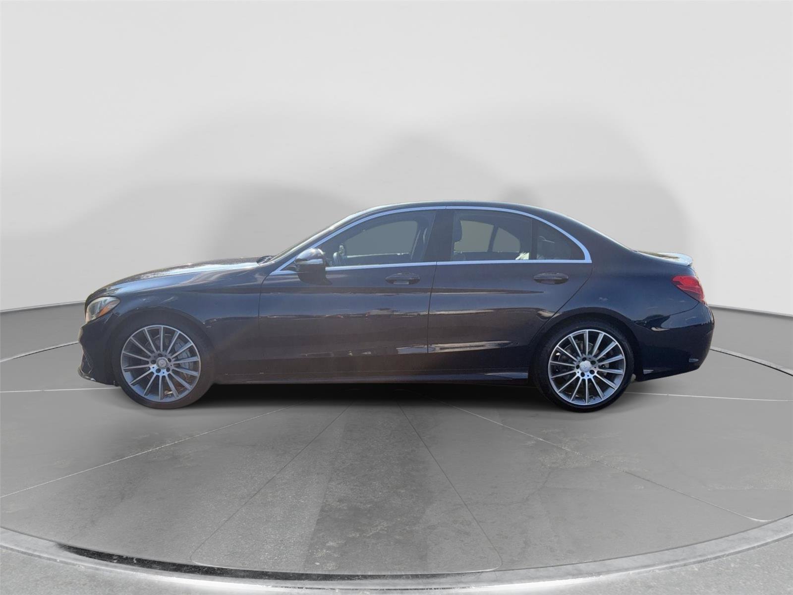 Used 2015 Mercedes-Benz C 300 Sedan image 2