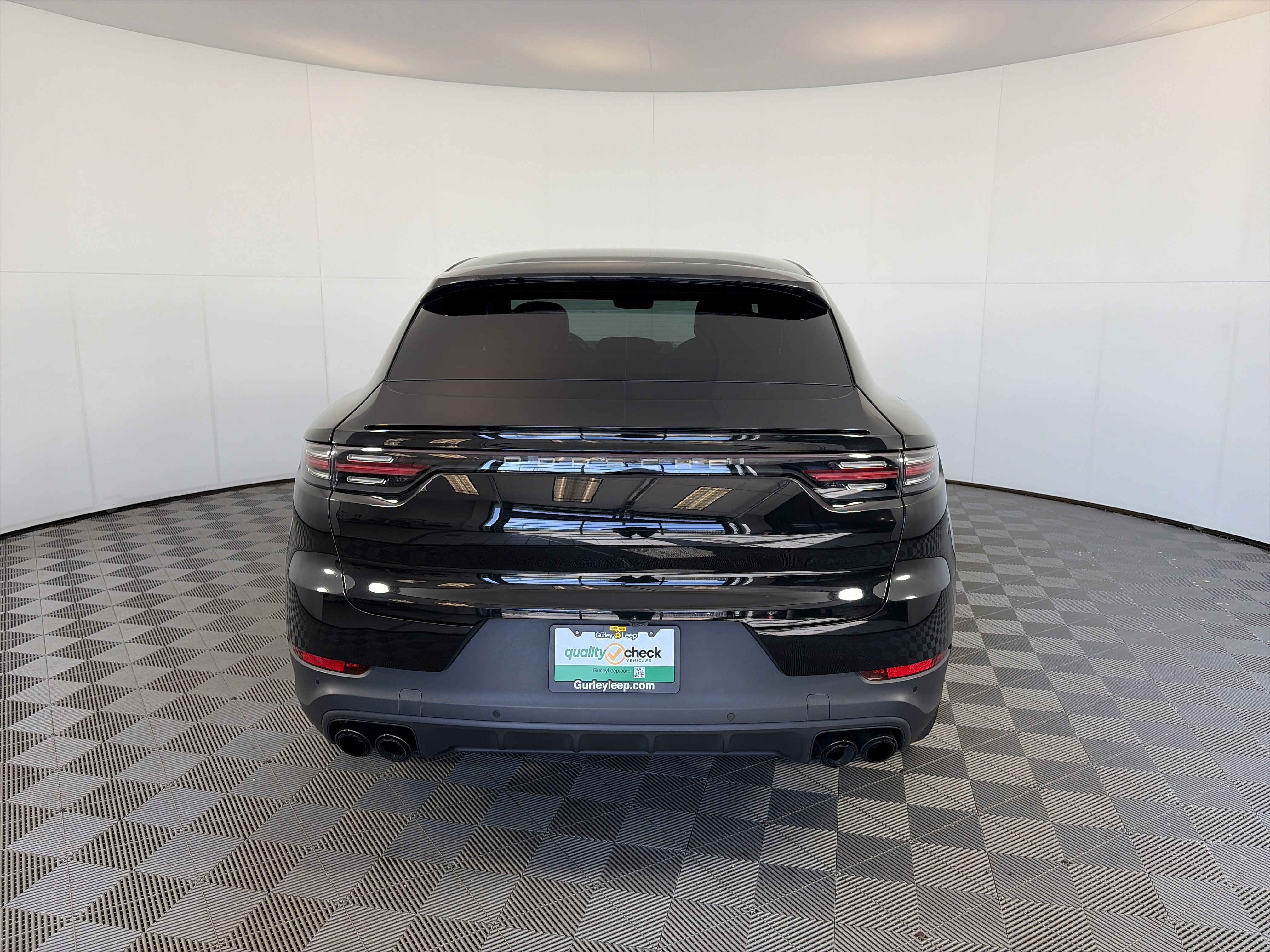 Used 2023 Porsche Cayenne Platinum Edition image 9