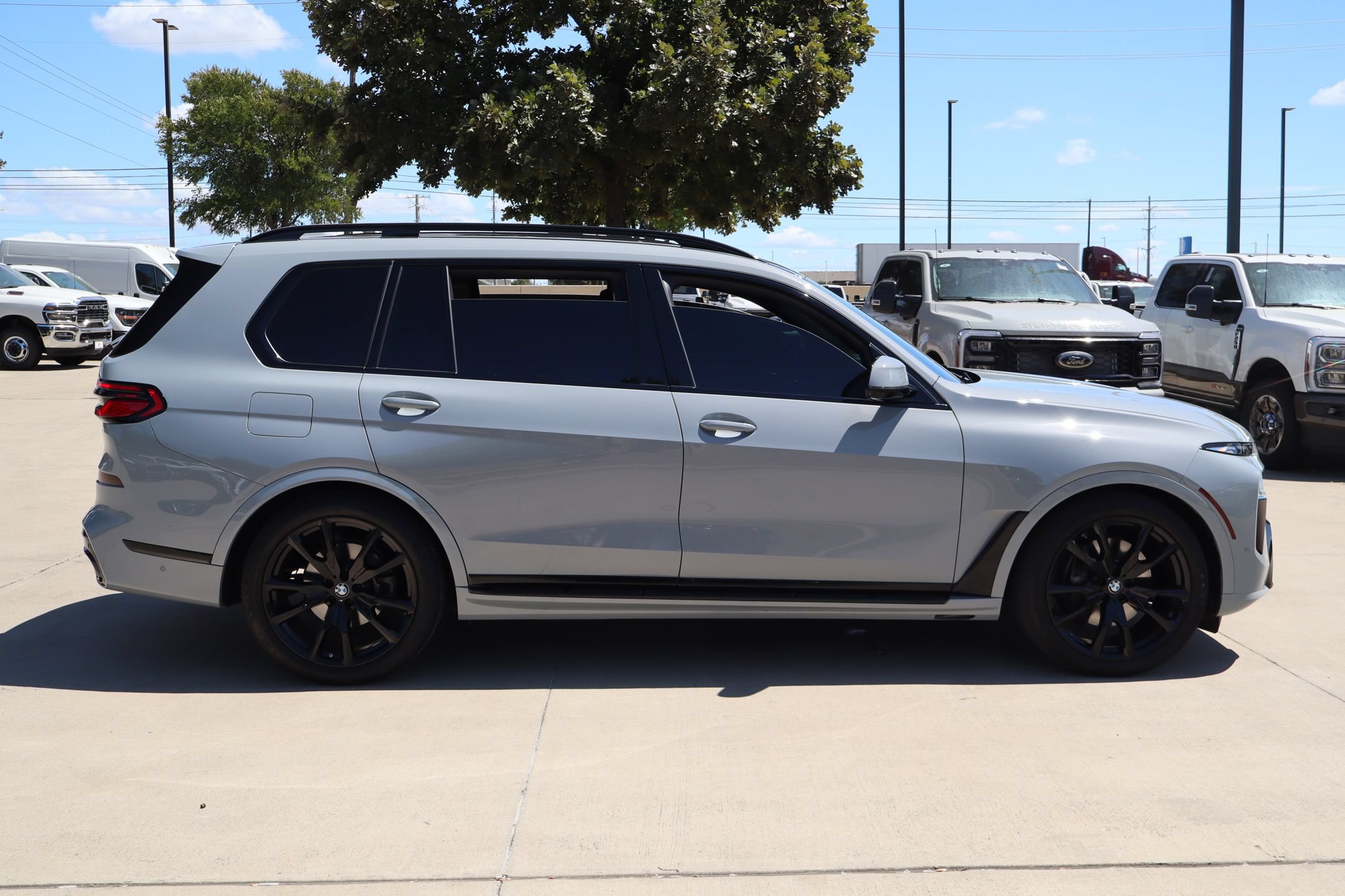 Used 2025 BMW X7 xDrive40i AWD/4WD image 2