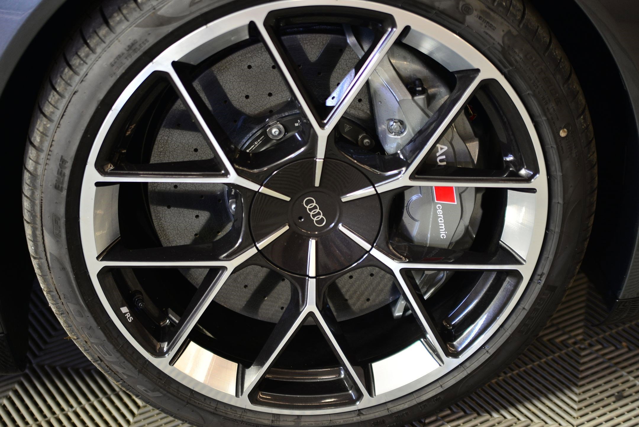 New 2025 Audi RS e-tron GT performance image 9