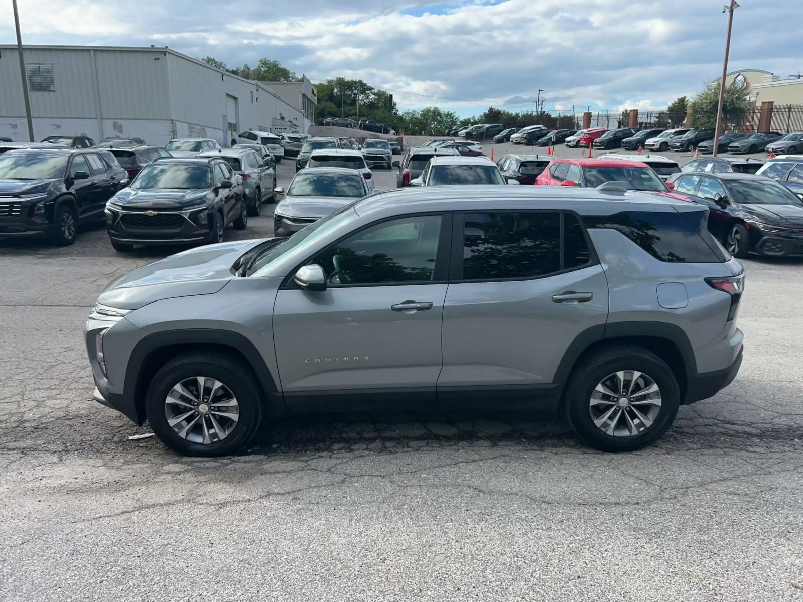 Used 2025 Chevrolet Equinox LT FWD image 8
