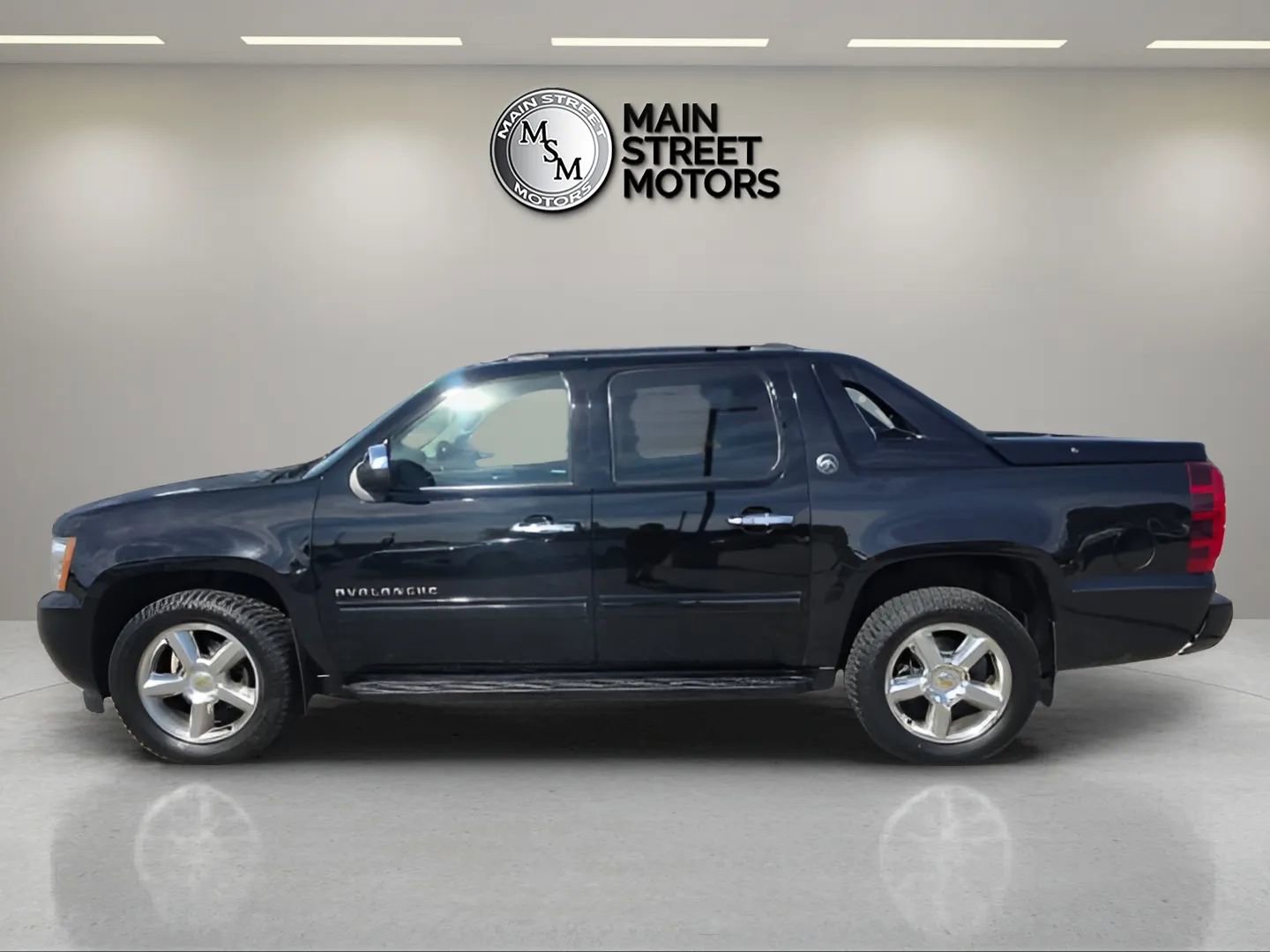 Used 2013 Chevrolet Avalanche LT w/ All-Star Edition image 2