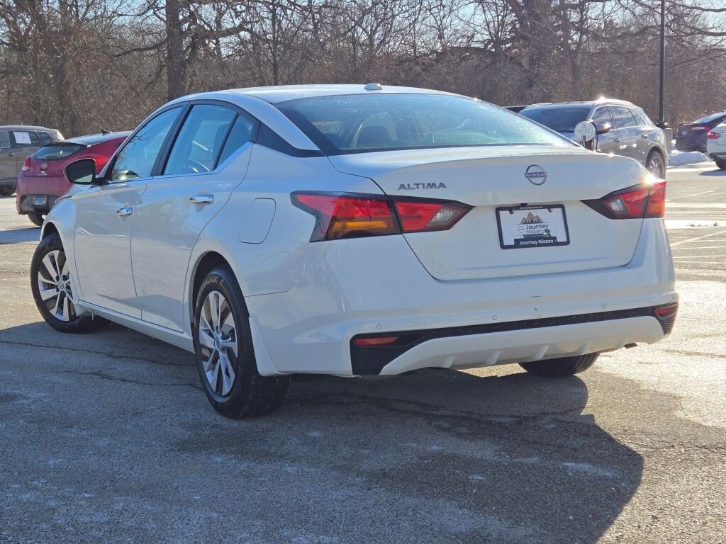 Used 2025 Nissan Altima 2.5 S FWD image 11