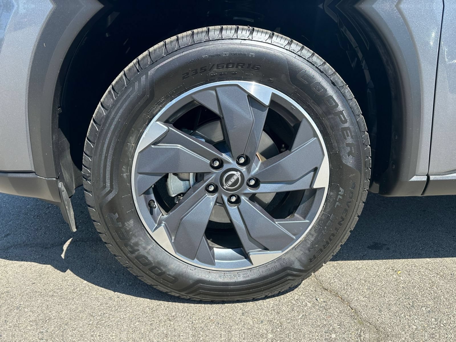 Used 2025 Nissan Rogue SV FWD image 32