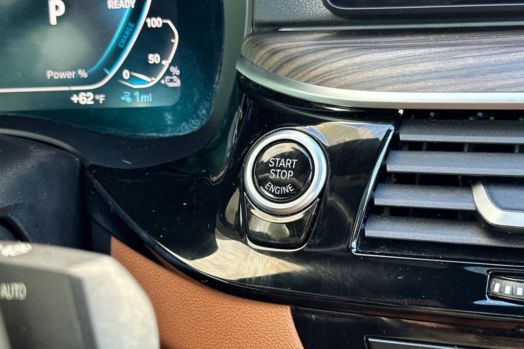 Used 2023 BMW 530e w/ M Sport Package image 25