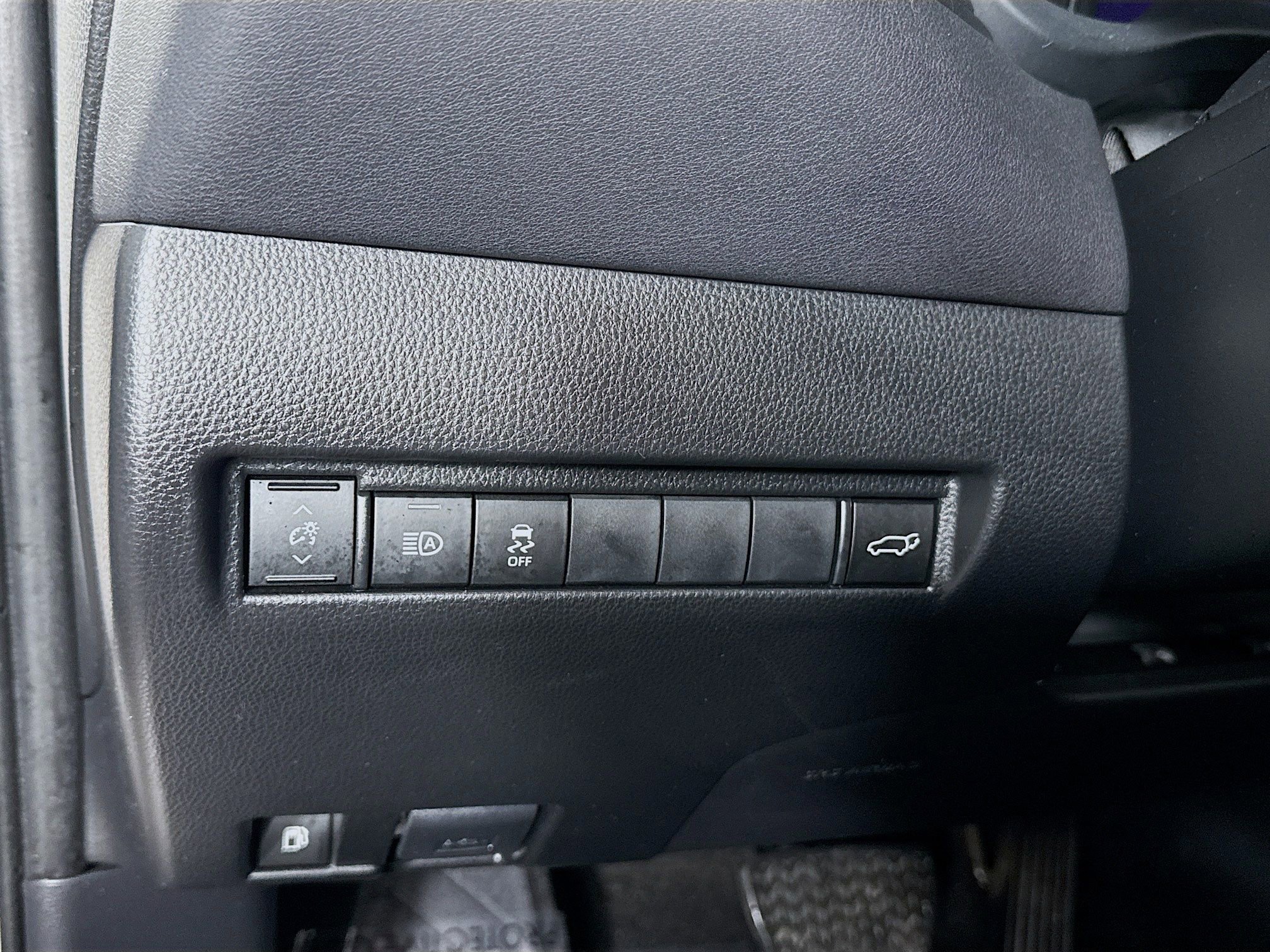 Certified 2024 Toyota Venza LE image 12