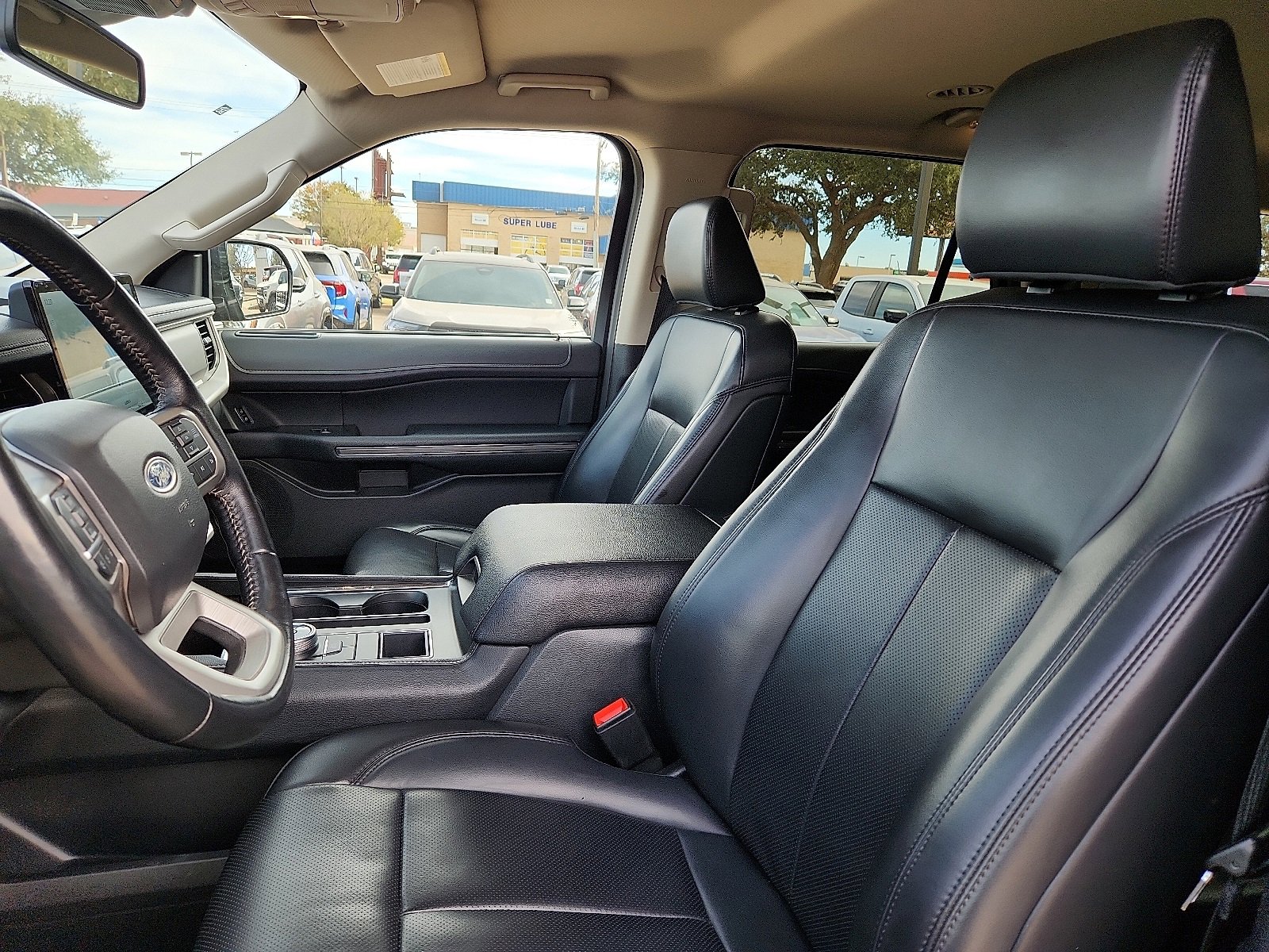 Used 2024 Ford Expedition Max XLT image 13