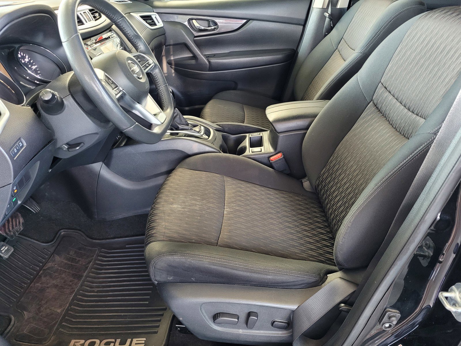 Used 2017 Nissan Rogue SV AWD/4WD image 18