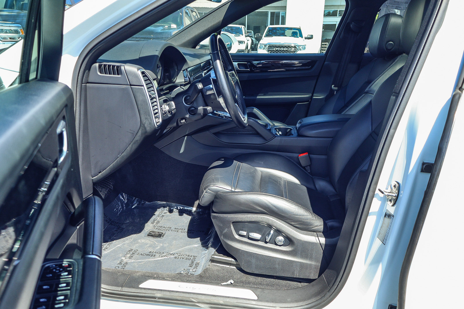 Used 2021 Porsche Cayenne Coupe AWD/4WD image 2