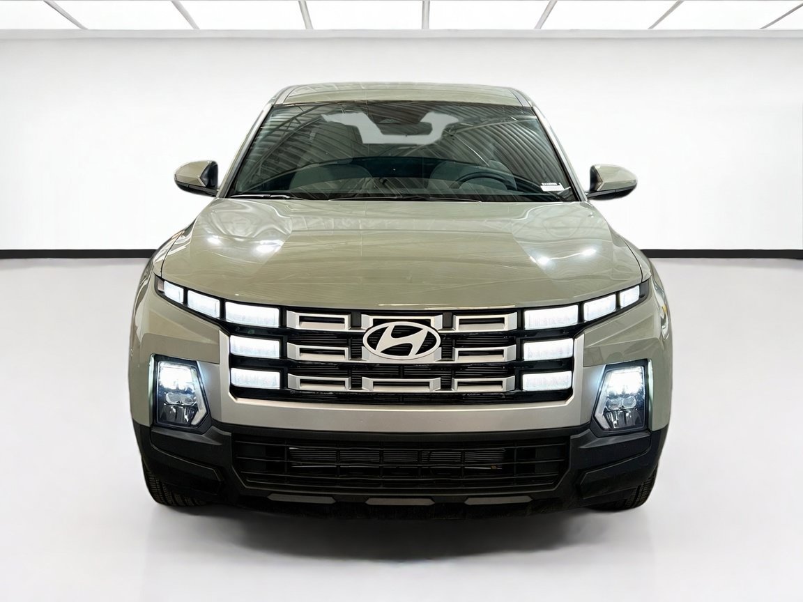 Used 2025 Hyundai Santa Cruz SE FWD image 2