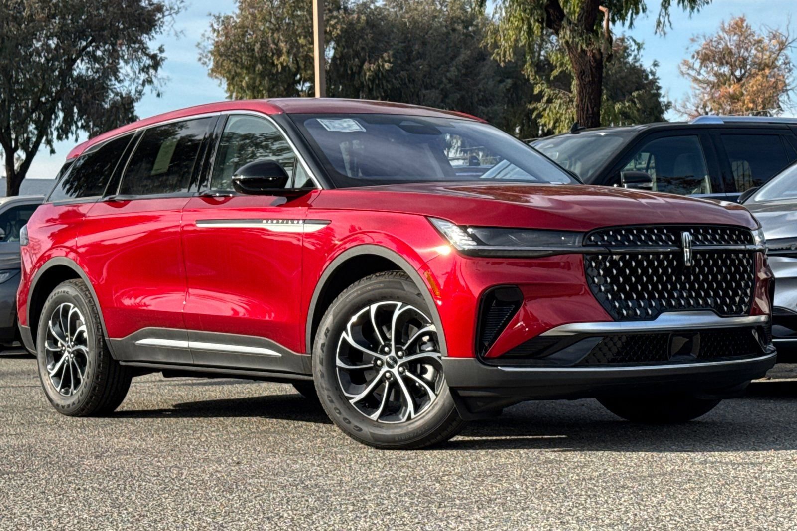 New 2026 Lincoln Nautilus Premier image 2