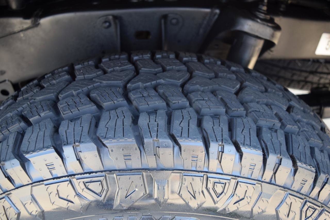 Used 2018 Toyota Tacoma SR5 AWD/4WD image 30