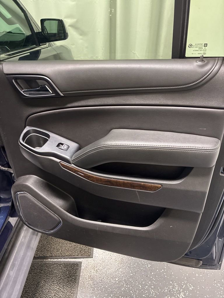 Used 2019 Chevrolet Suburban LT image 30