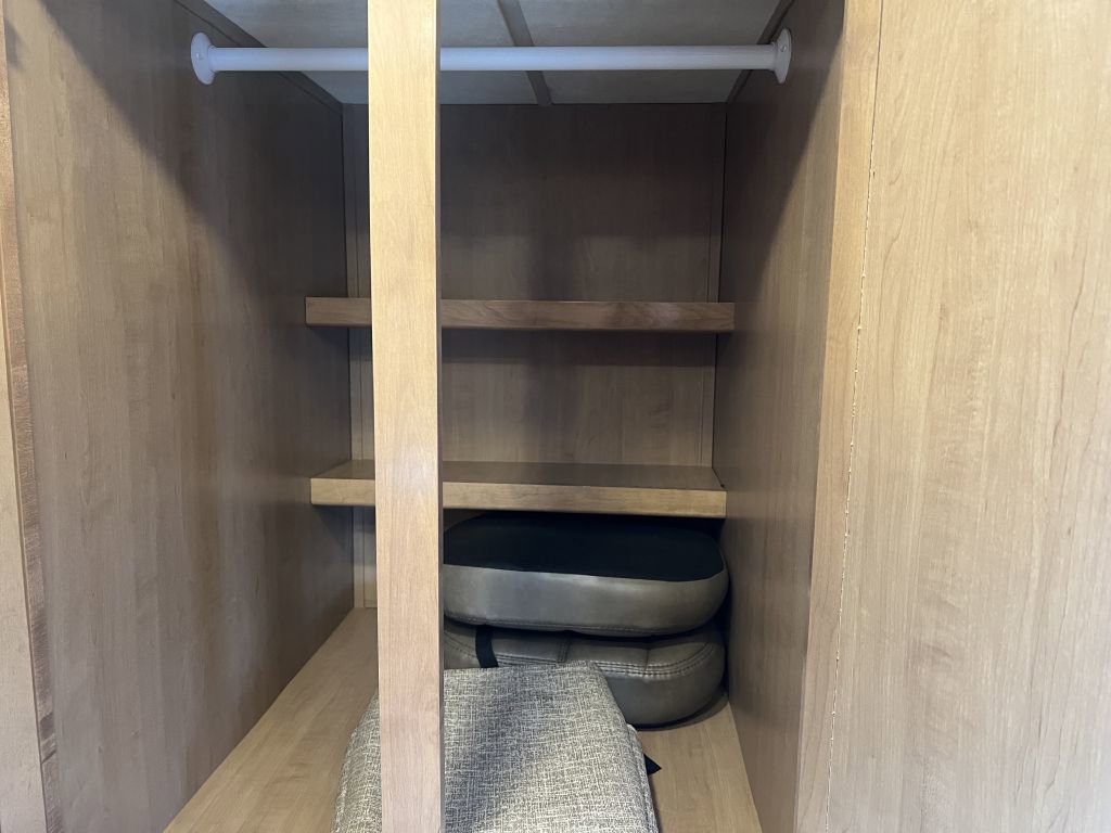 Used 2018 Mercedes-Benz Sprinter 3500 image 76