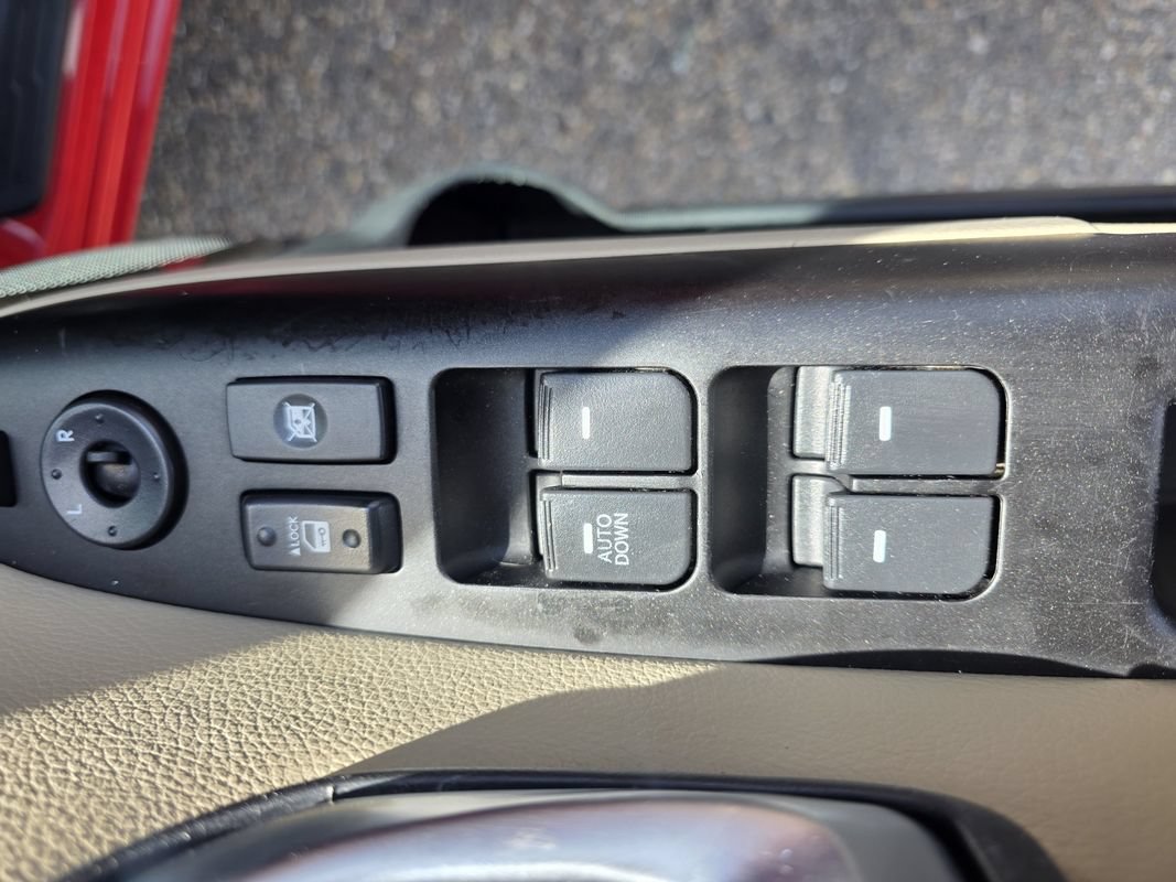 Used 2013 Kia Soul ! w/ Premium Pkg FWD image 11
