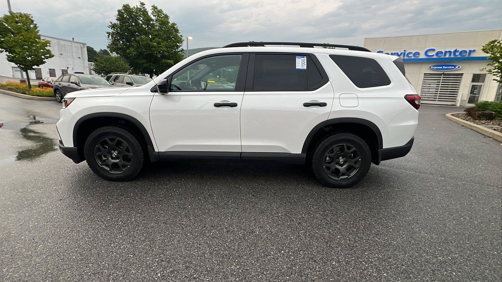 Used 2025 Honda Pilot TrailSport image 7