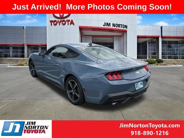 Used 2024 Ford Mustang Coupe RWD image 4
