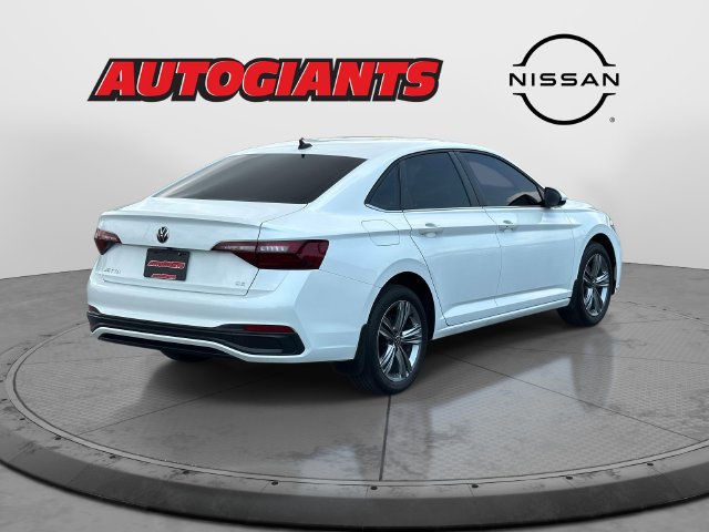 Used 2024 Volkswagen Jetta SE FWD image 2