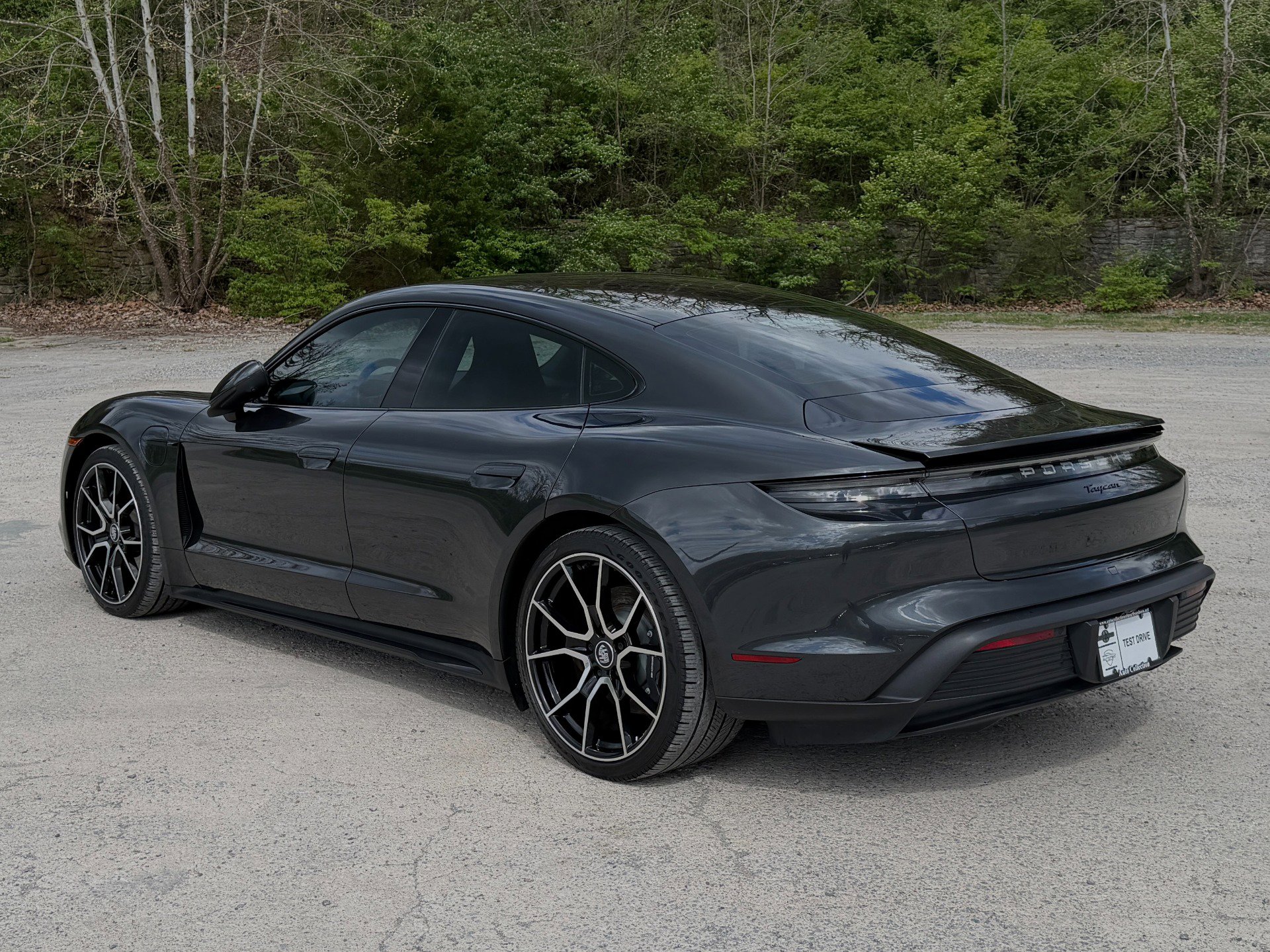 Used 2022 Porsche Taycan image 8