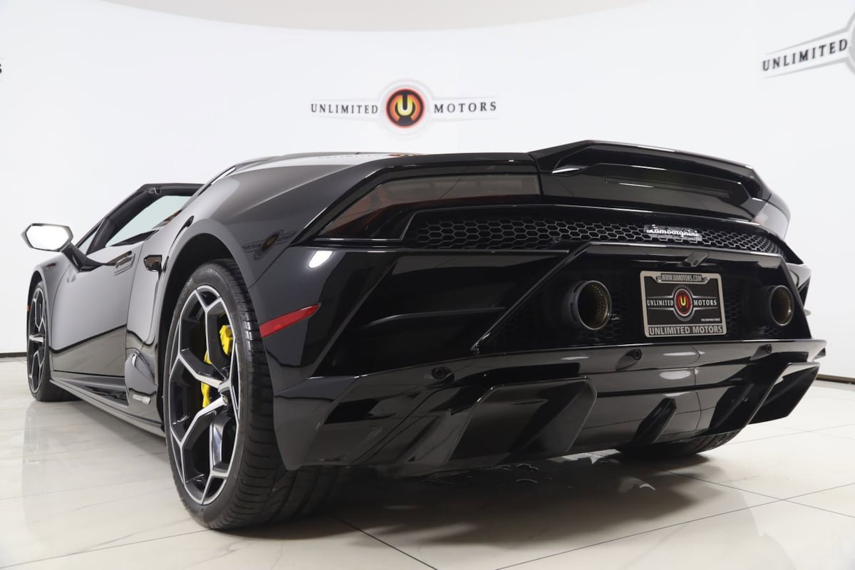 Used 2023 Lamborghini Huracan EVO image 38