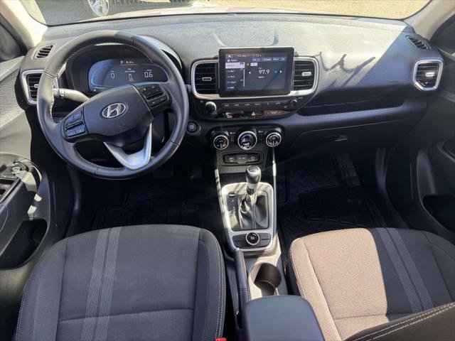 Used 2024 Hyundai Venue SEL FWD image 13