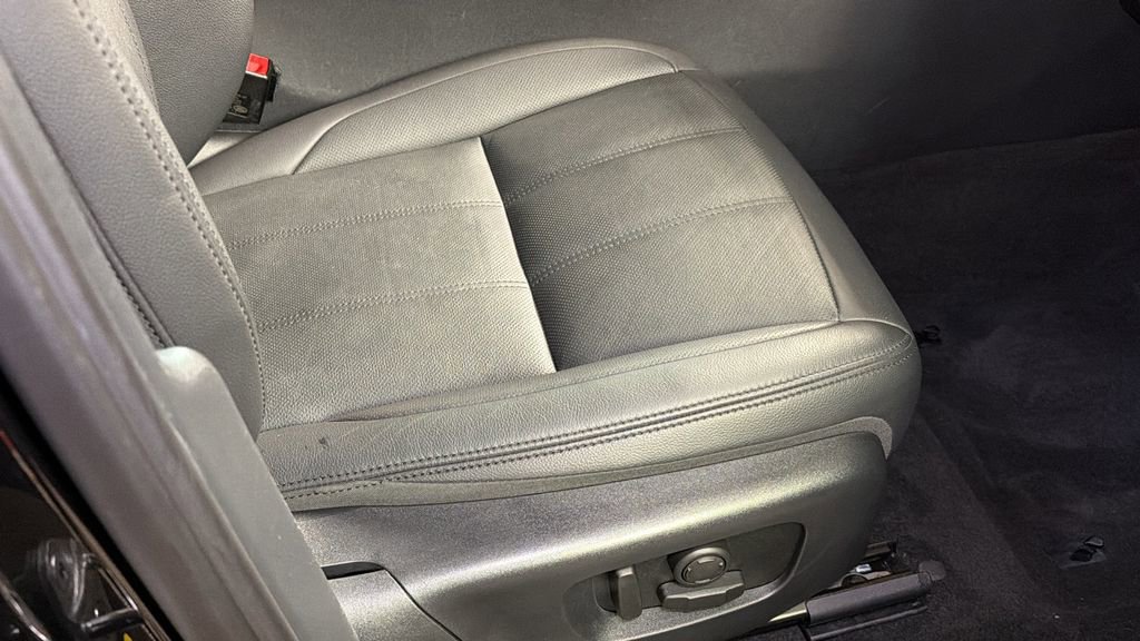 Used 2024 Land Rover Range Rover Evoque Dynamic SE image 11