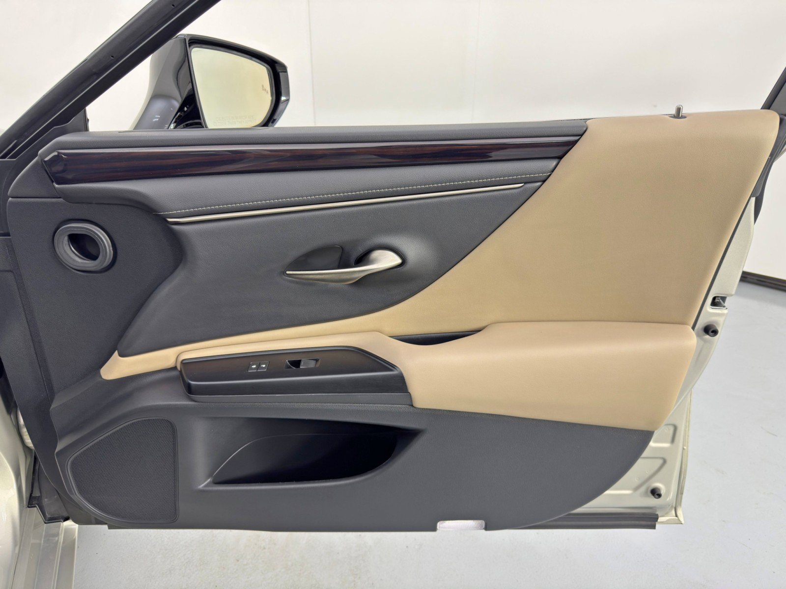 Used 2020 Lexus ES 300h w/ Premium Package image 46