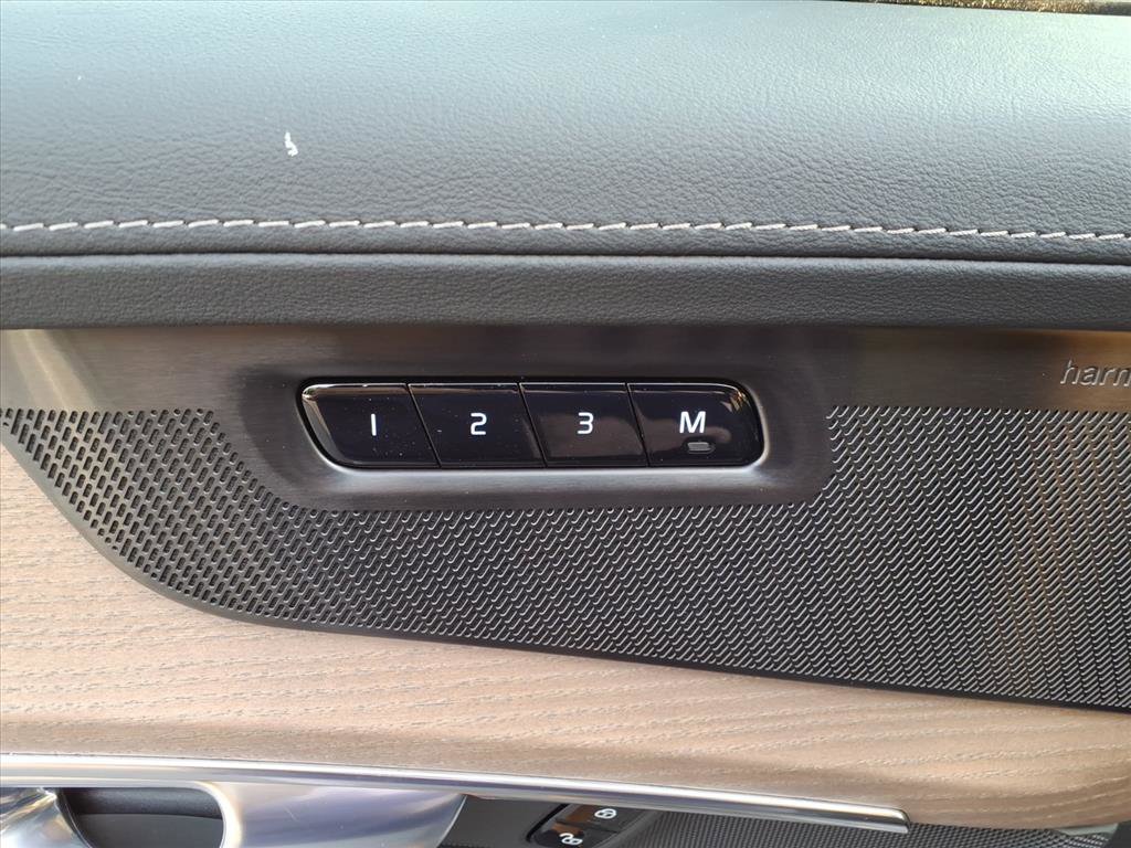 New 2026 Volvo XC90 B6 Plus w/ Protection Package Premier image 13