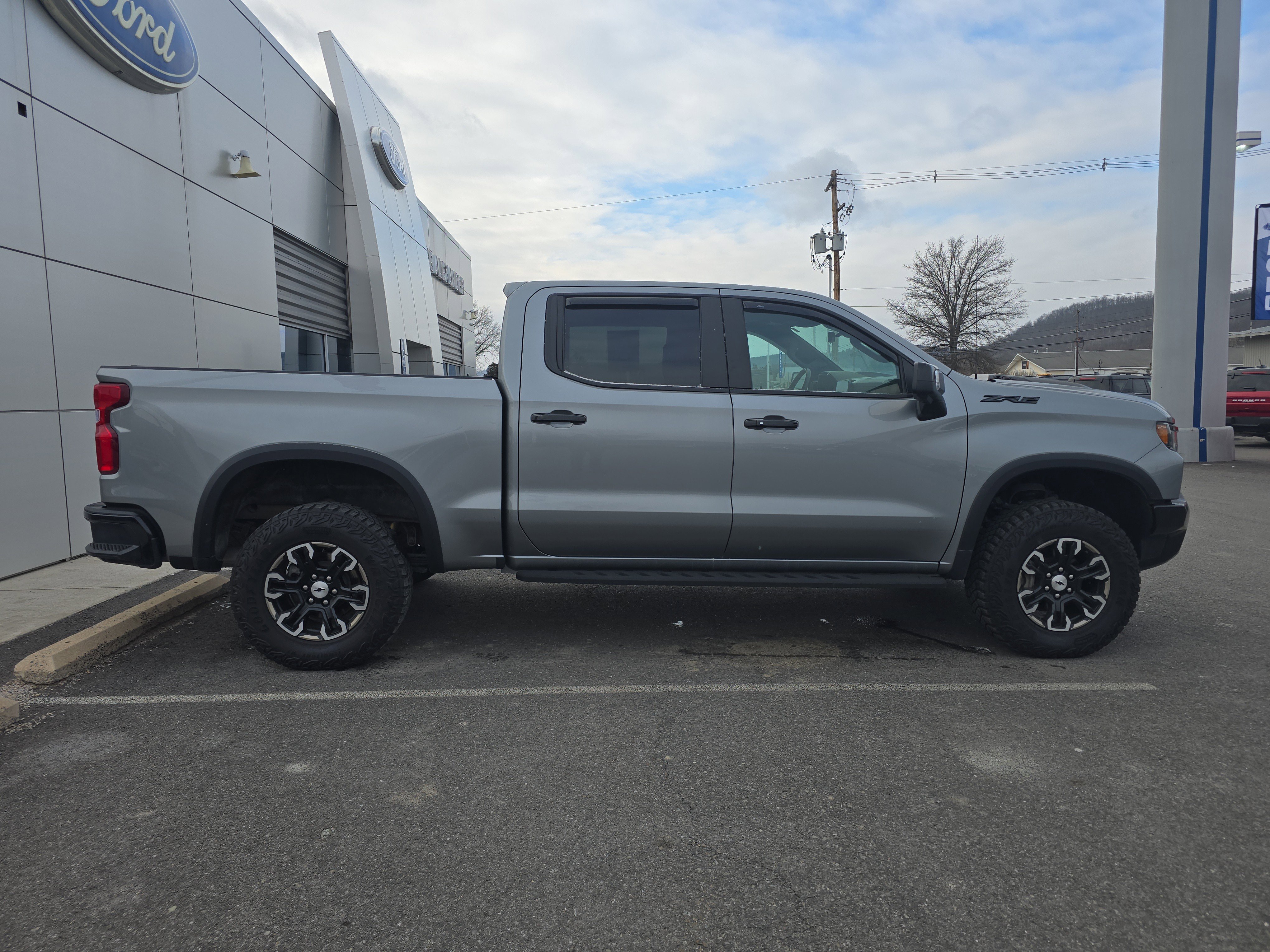 Used 2023 Chevrolet Silverado 1500 ZR2 w/ Technology Package image 2