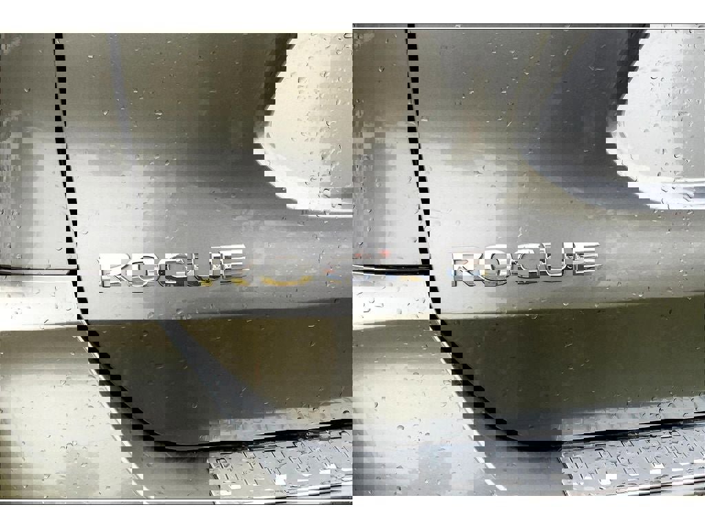 Used 2018 Nissan Rogue SV image 8