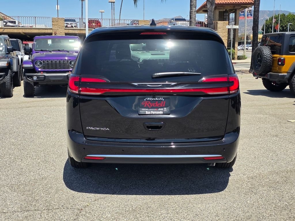 New 2027 Chrysler Pacifica Select w/ Family Tech Group FWD image 5