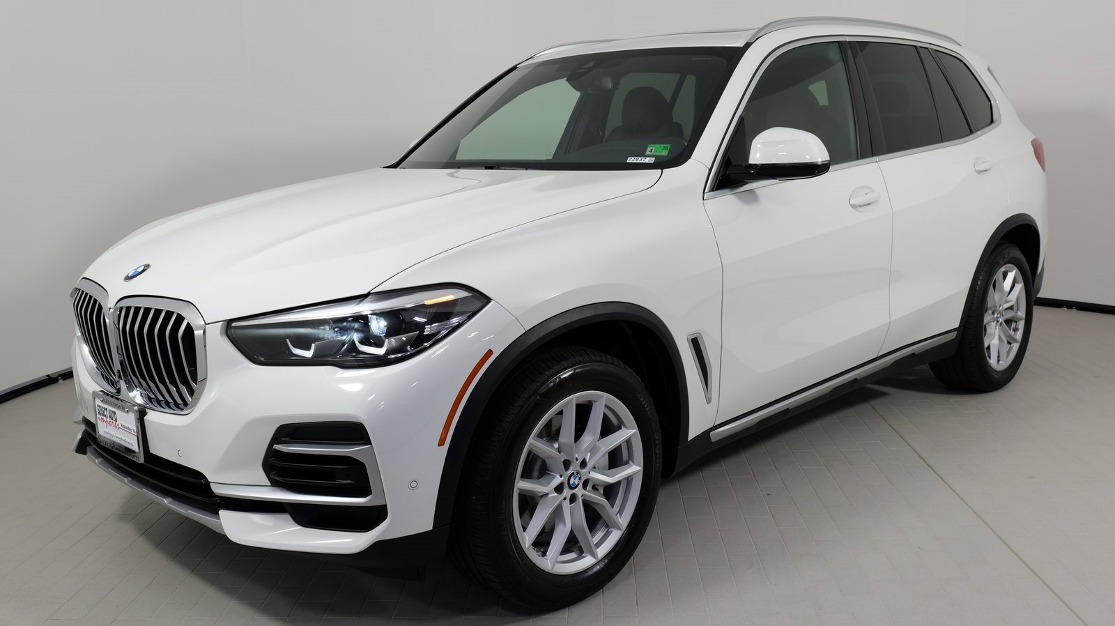 Used 2022 BMW X5 xDrive40i w/ Parking Assistance Package image 3