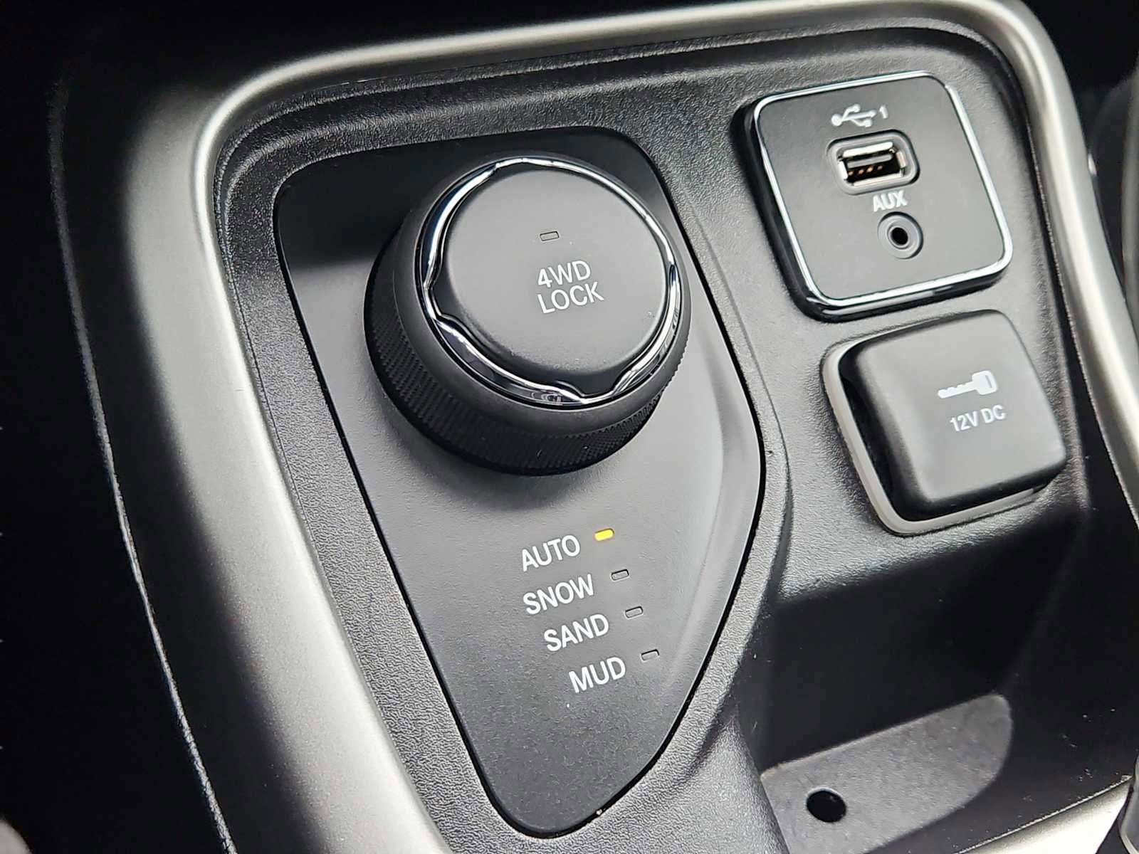 Used 2019 Jeep Compass Latitude AWD/4WD image 16