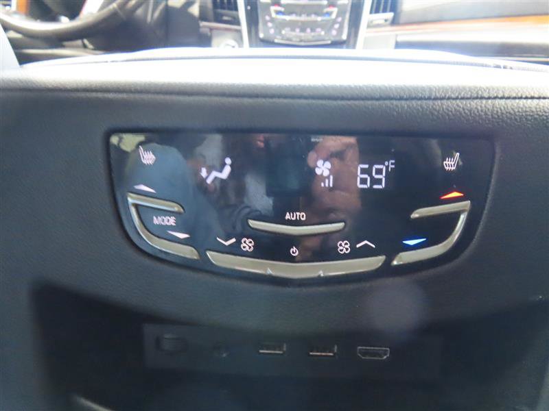 Used 2020 Cadillac Escalade Premium Luxury AWD/4WD image 36