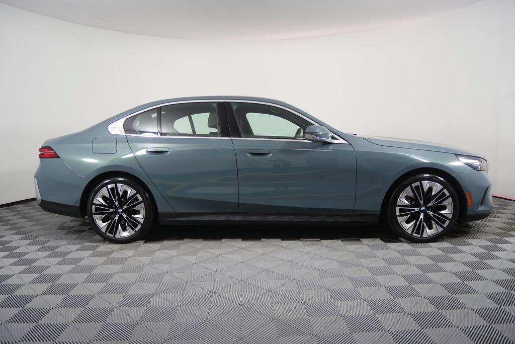 Used 2026 BMW 530i RWD image 2