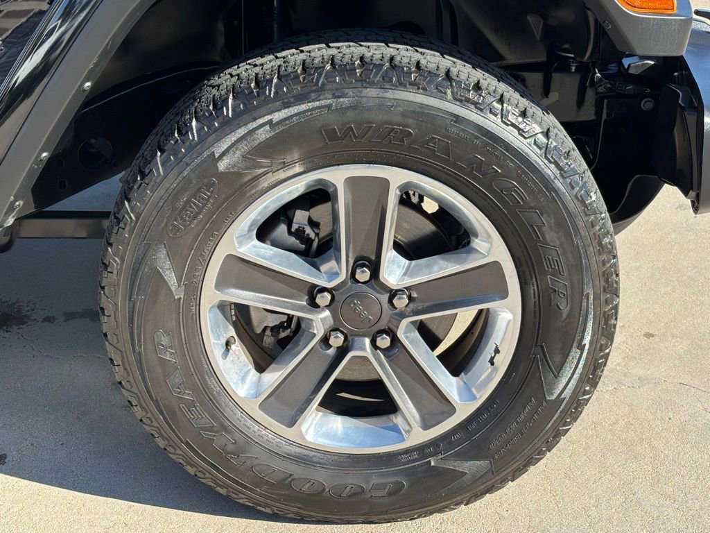 Used 2022 Jeep Wrangler Unlimited Sahara w/ Cold Weather Group image 27