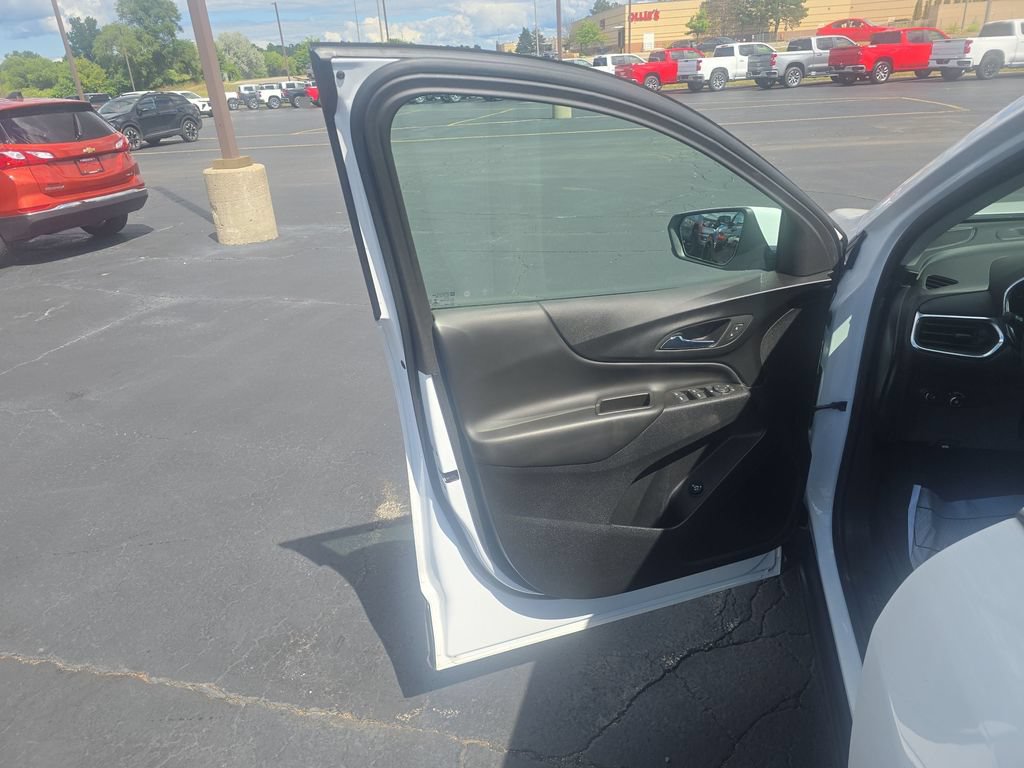 Used 2023 Chevrolet Equinox LT AWD/4WD image 17