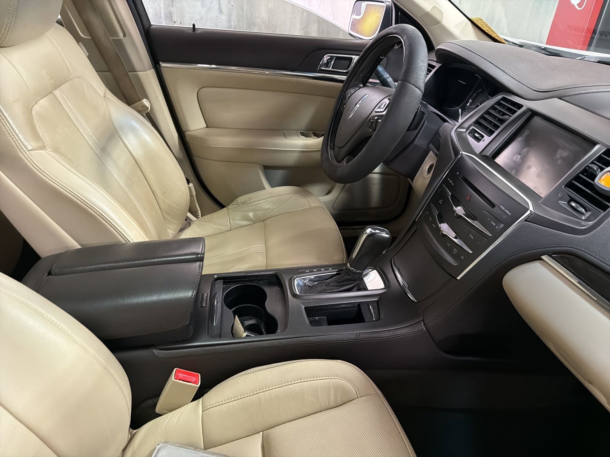 Used 2013 Lincoln MKS image 6