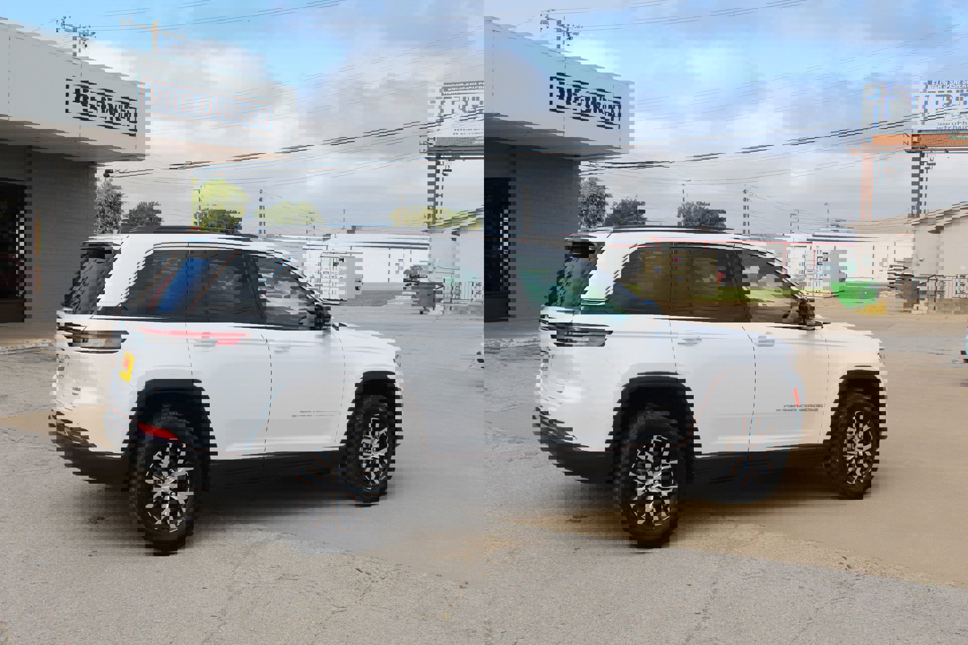 Used 2024 Jeep Grand Cherokee Limited image 4