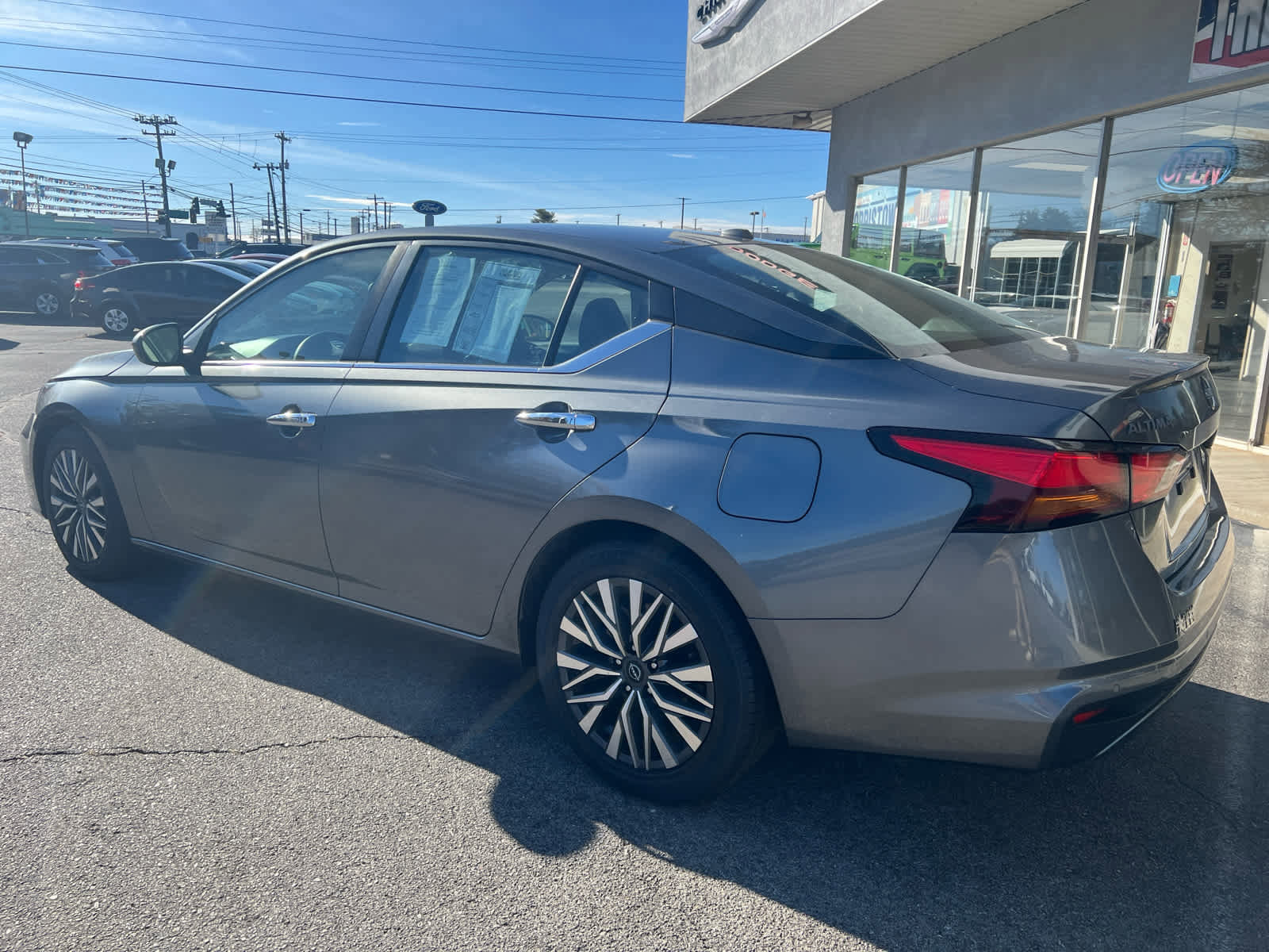 Used 2023 Nissan Altima 2.5 SV image 7