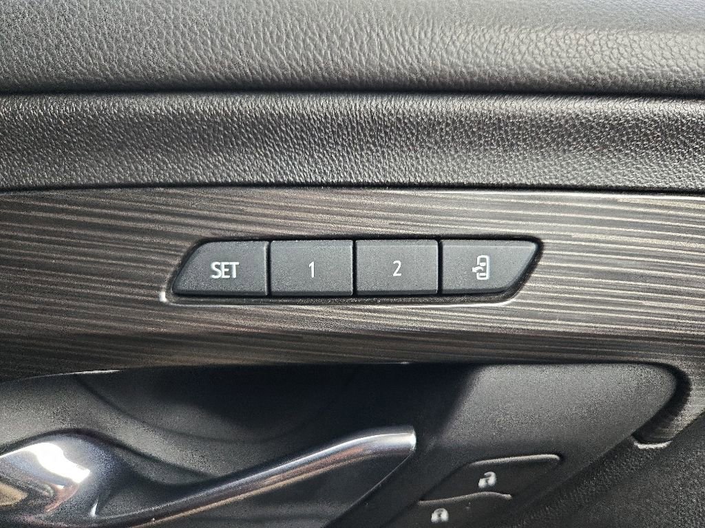 Used 2020 GMC Terrain SLT w/ Preferred Package AWD/4WD image 24