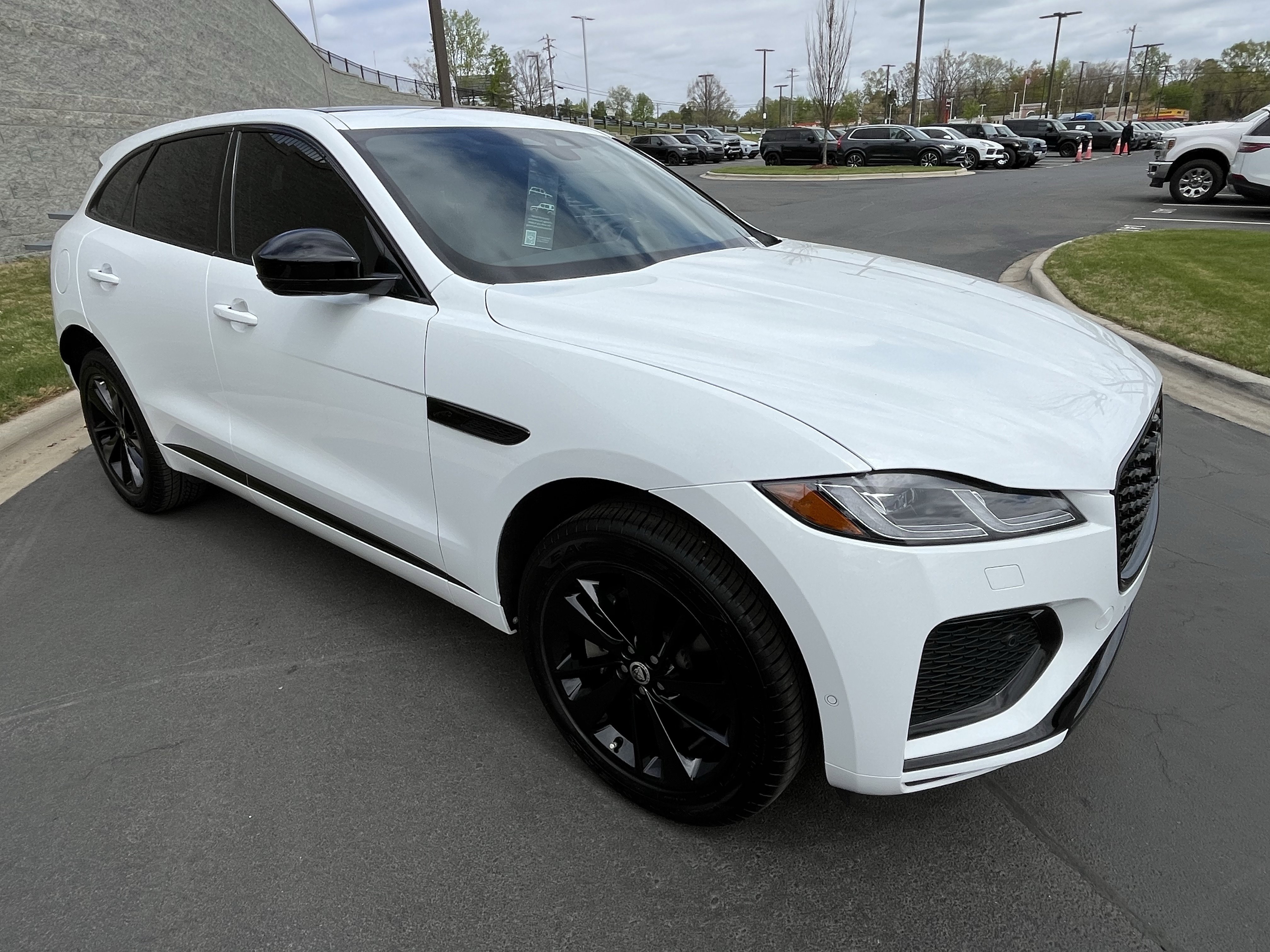 Certified 2025 Jaguar F-PACE R-Dynamic S AWD/4WD image 9